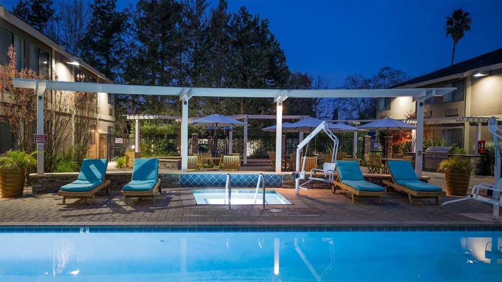 Maple Tree Inn Pool and Spa At Night
